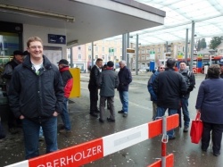 P1000214 1 Wir warten auf die S-Bahn